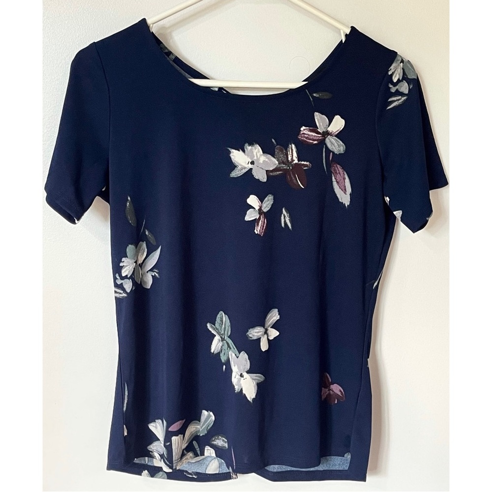 NWOT | Cute Floral T-Shirt 🌸